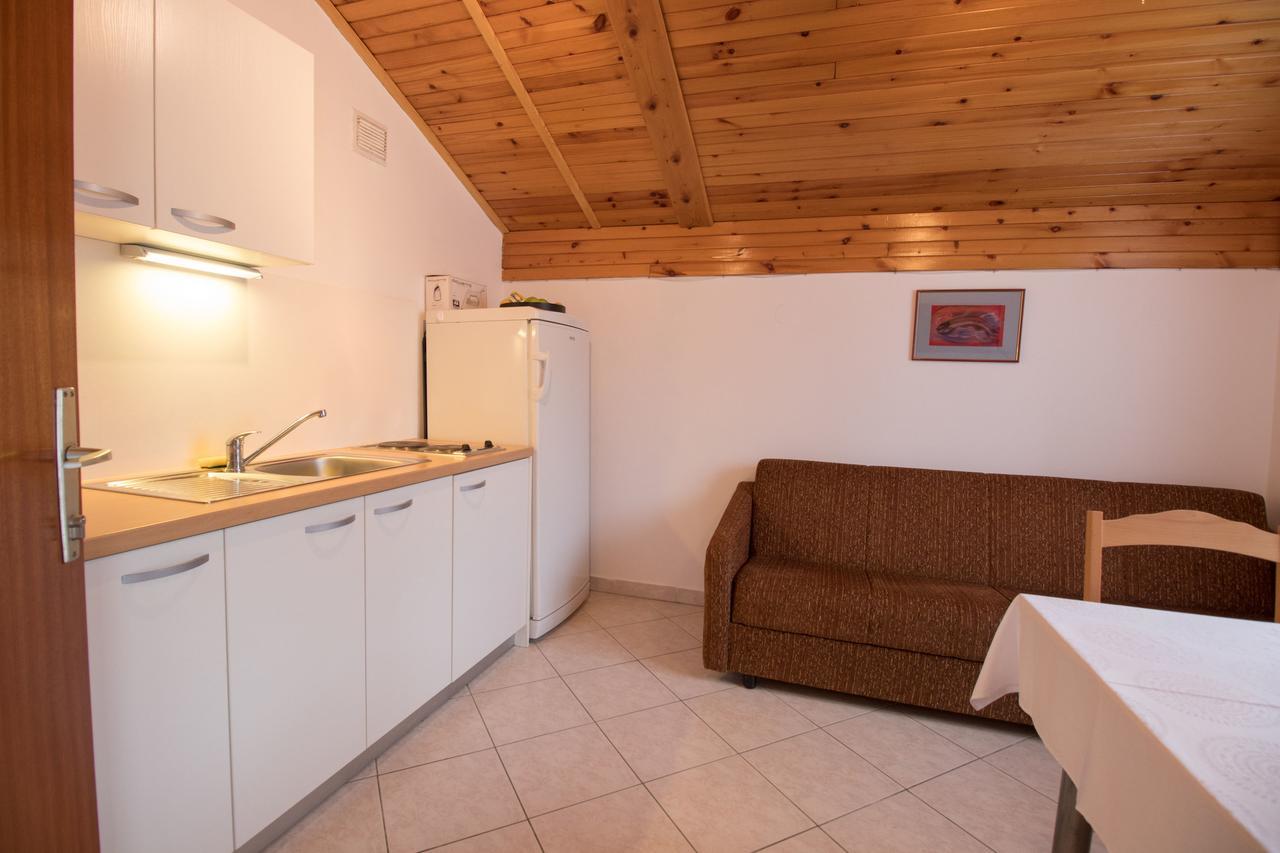 Rooms Sofija Selce Exteriör bild