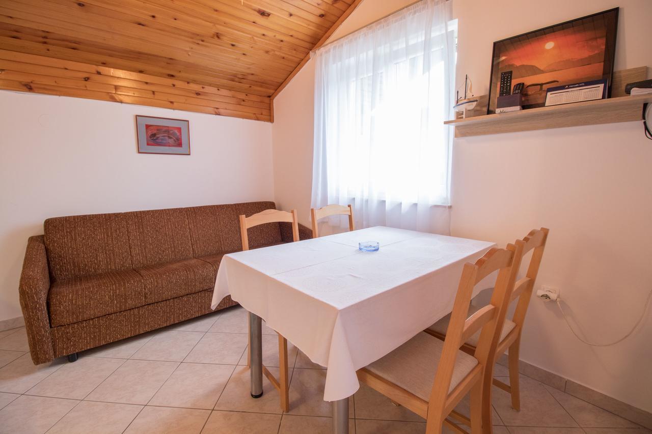 Rooms Sofija Selce Exteriör bild