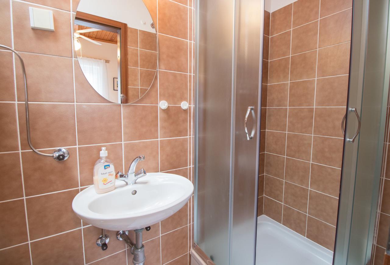 Rooms Sofija Selce Exteriör bild