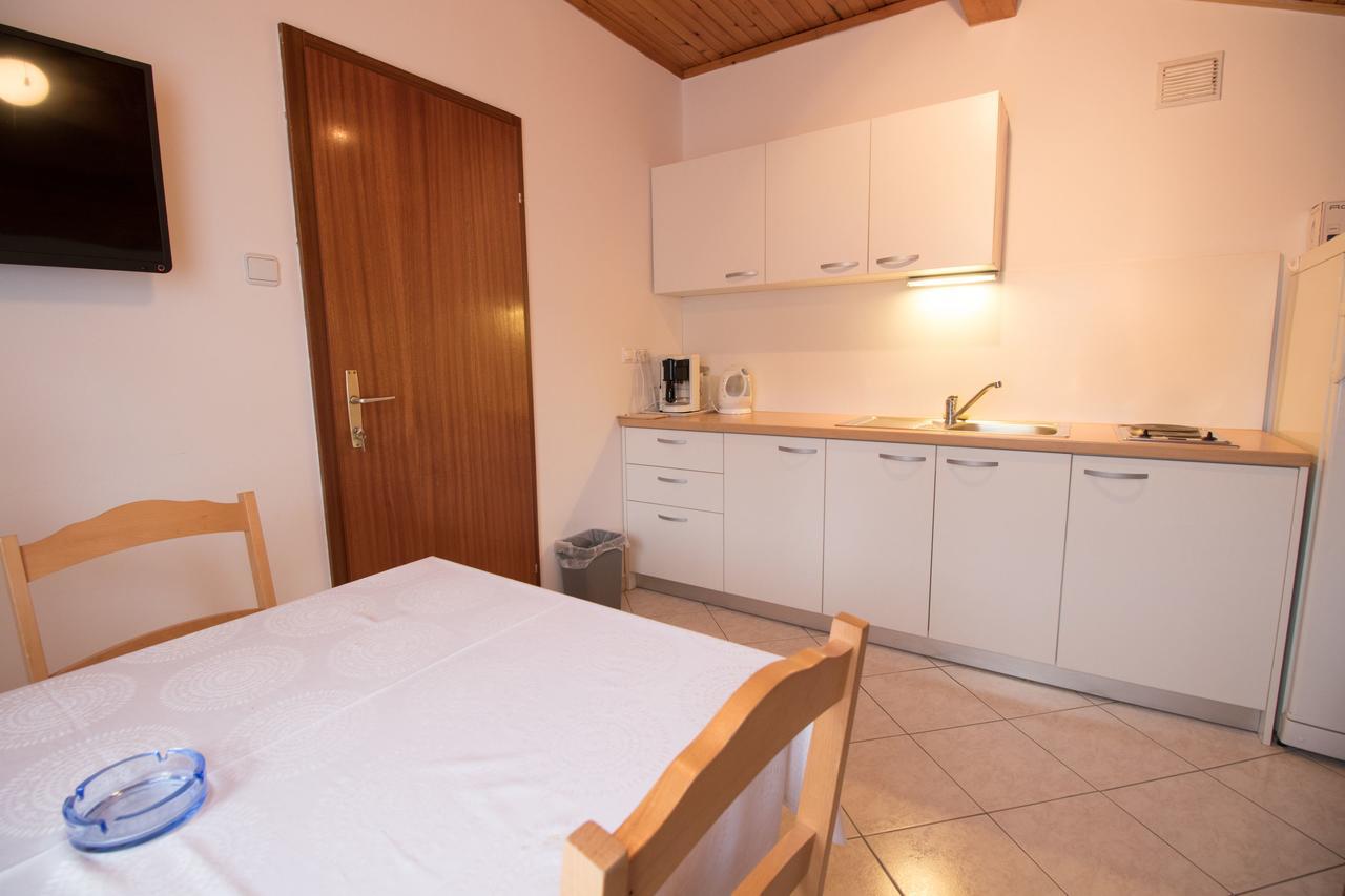 Rooms Sofija Selce Exteriör bild