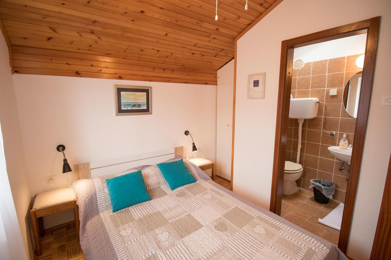 Rooms Sofija Selce Exteriör bild