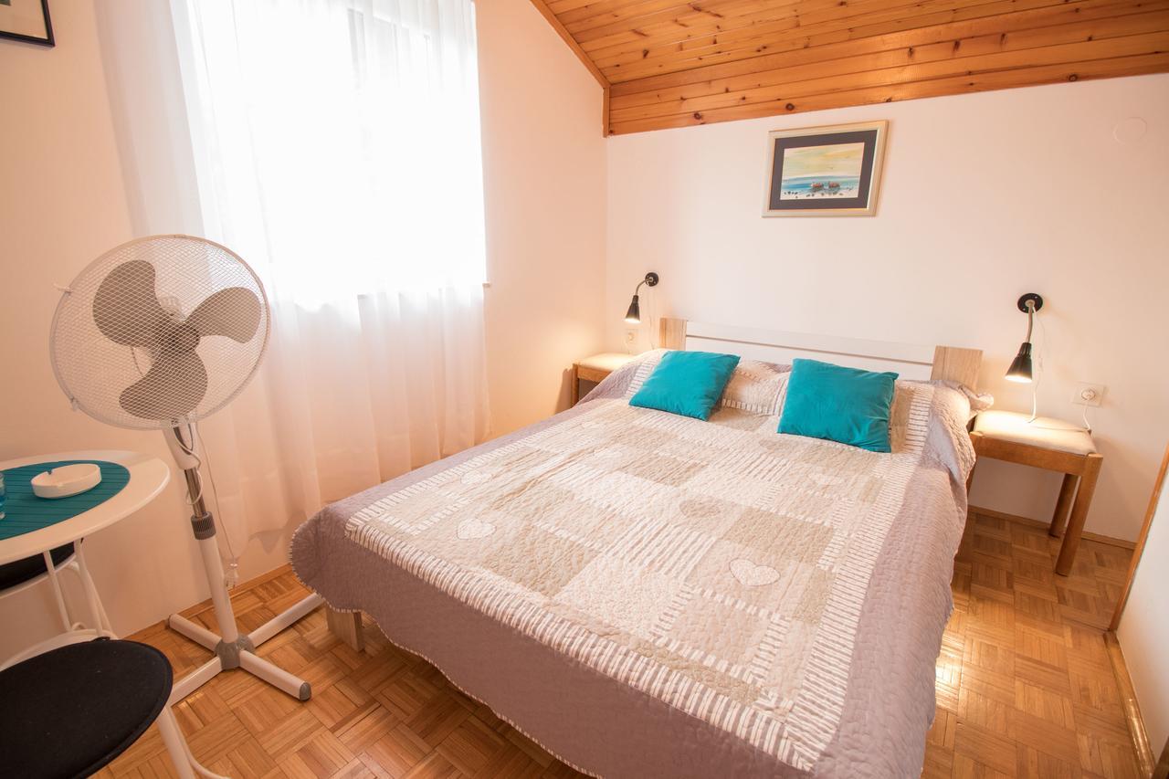 Rooms Sofija Selce Exteriör bild